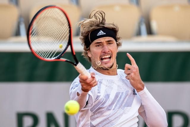 每体：巴萨已与什琴斯尼进行接触，莱万愿出马说服他加盟